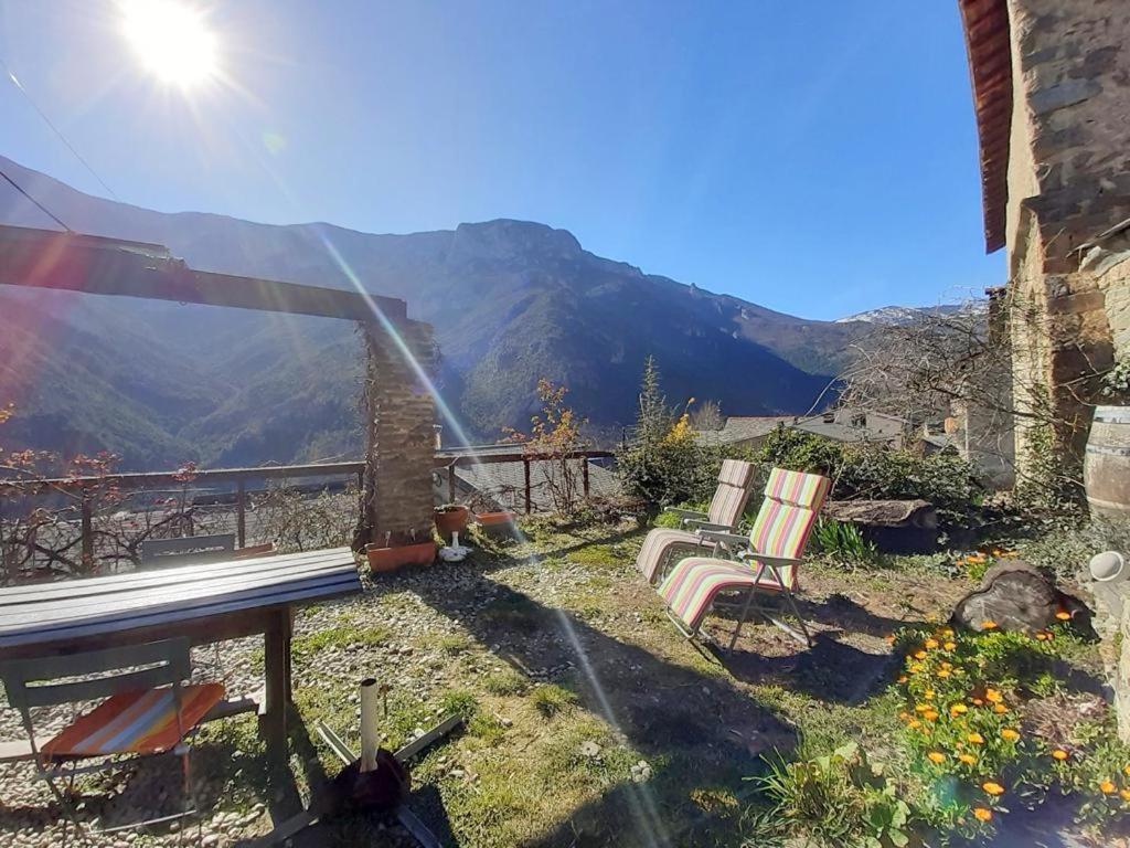 Gîte paisible au cœur des montagnes à Nohèdes Extérieur photo